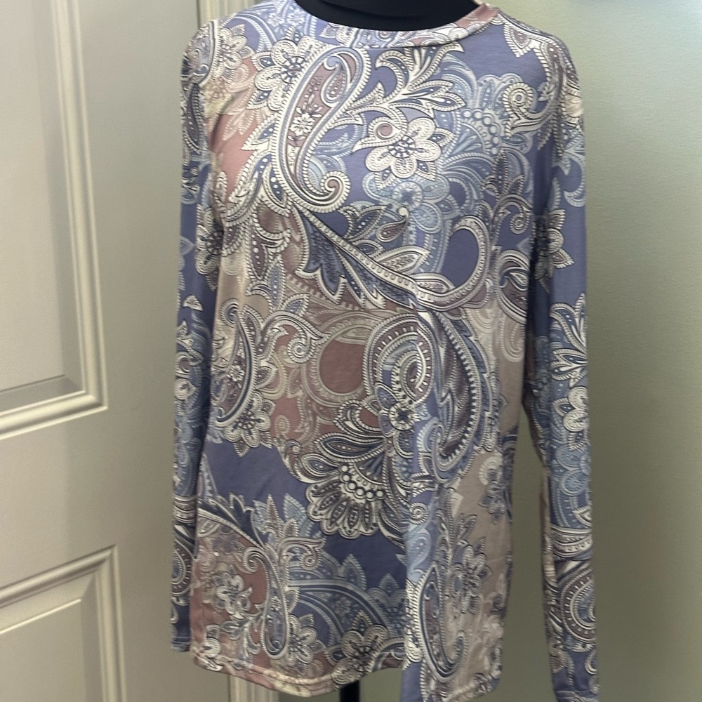 Elegant Paisley Long Sleeve‎ Top
